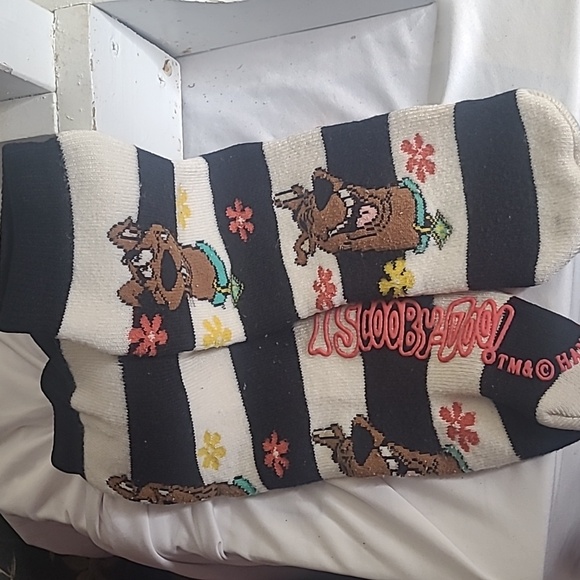 Super thick black white striped Scooby Doo socks - Picture 1 of 3